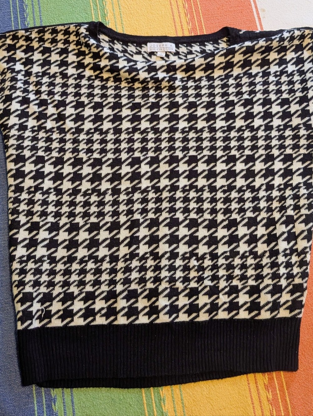 Houndstooth Print Short Sleeved Sweater